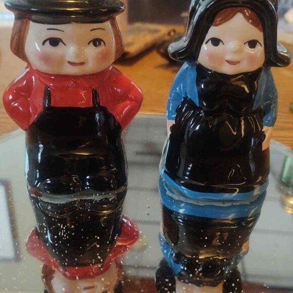 Vintage Amish Couple Salt And Pepper Shaker Set - Picture 6 of 9